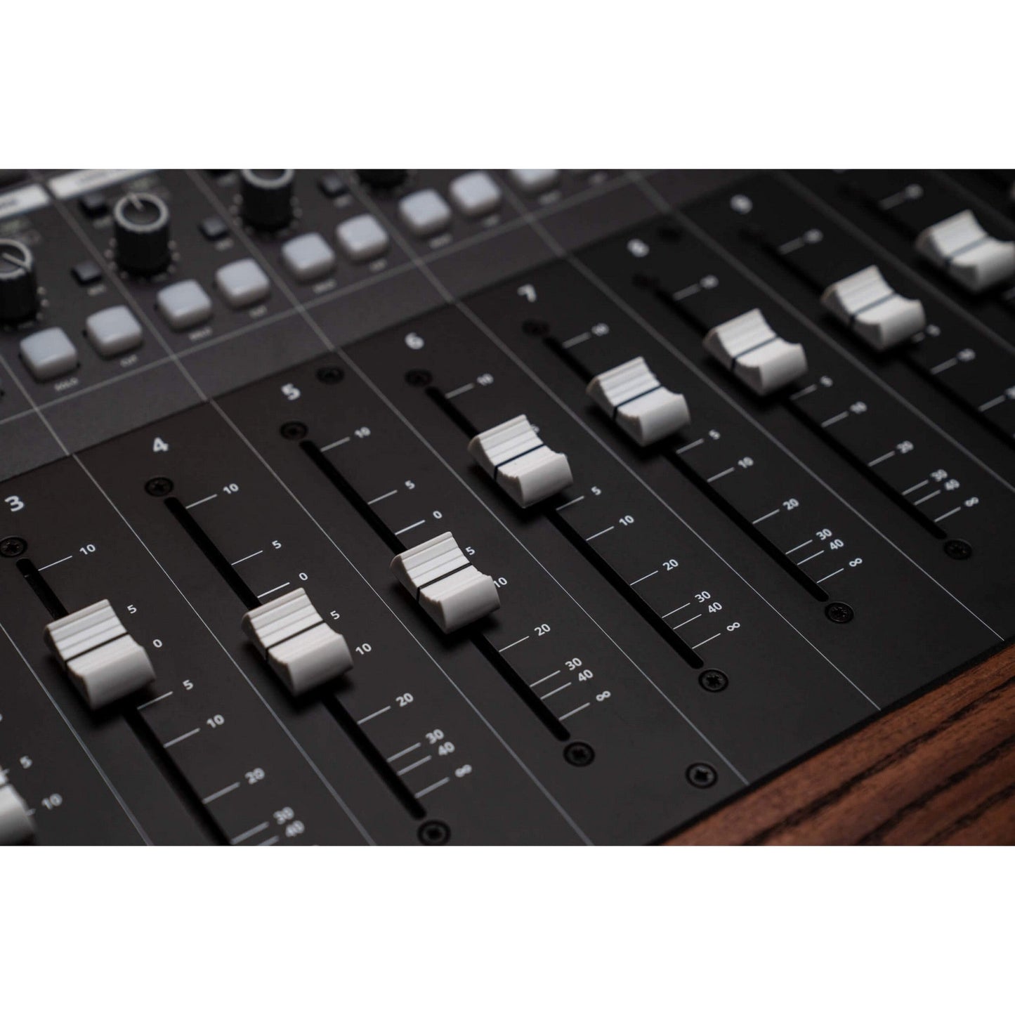  Audient 4816 Standard Edition Powered Small Format Analogue Recording Console(Audient 4816 Standard Edition Powered Small Format Analogue Recording Console)