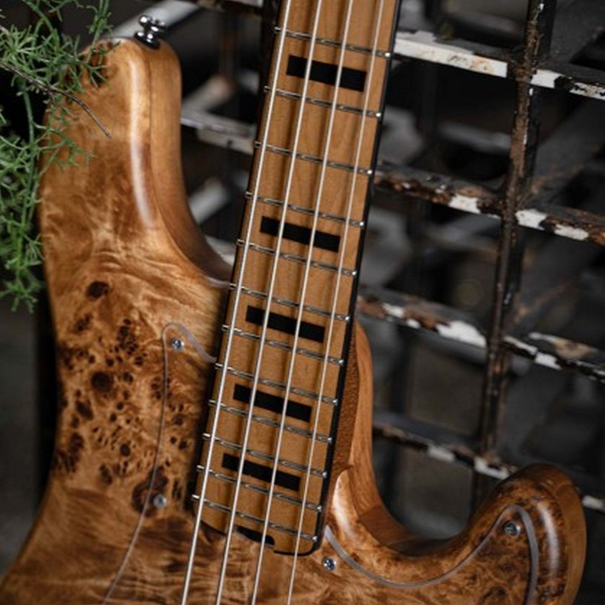  Cort GB-Modern 4 String Bass Guitar With Case(Cort Gb Modern 4 String Bass Guitar With Case)